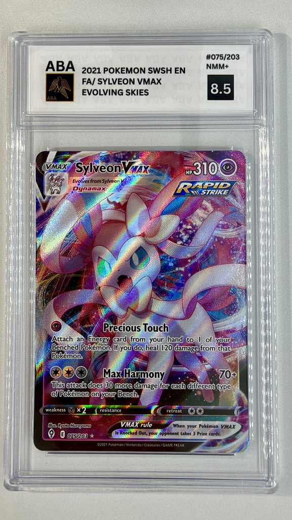 Sylveon VMAX #75/203